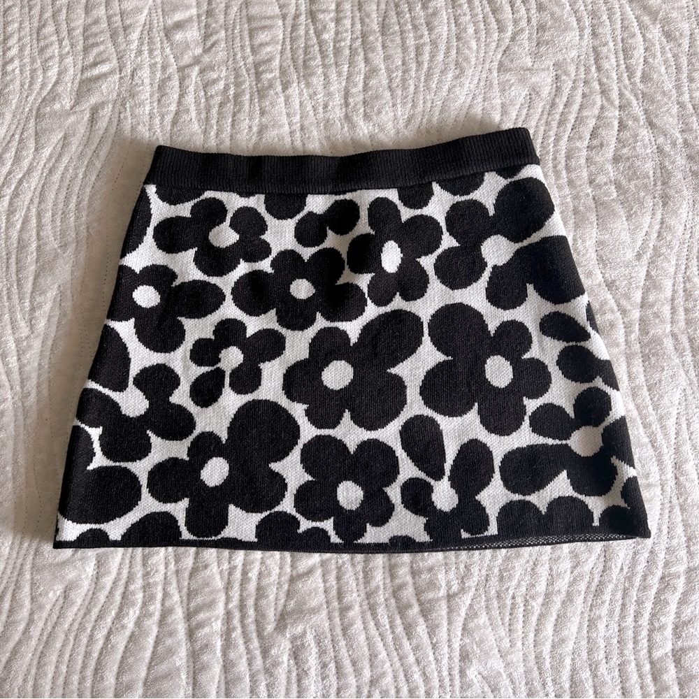 Black and White Floral Knit Mini Skirt